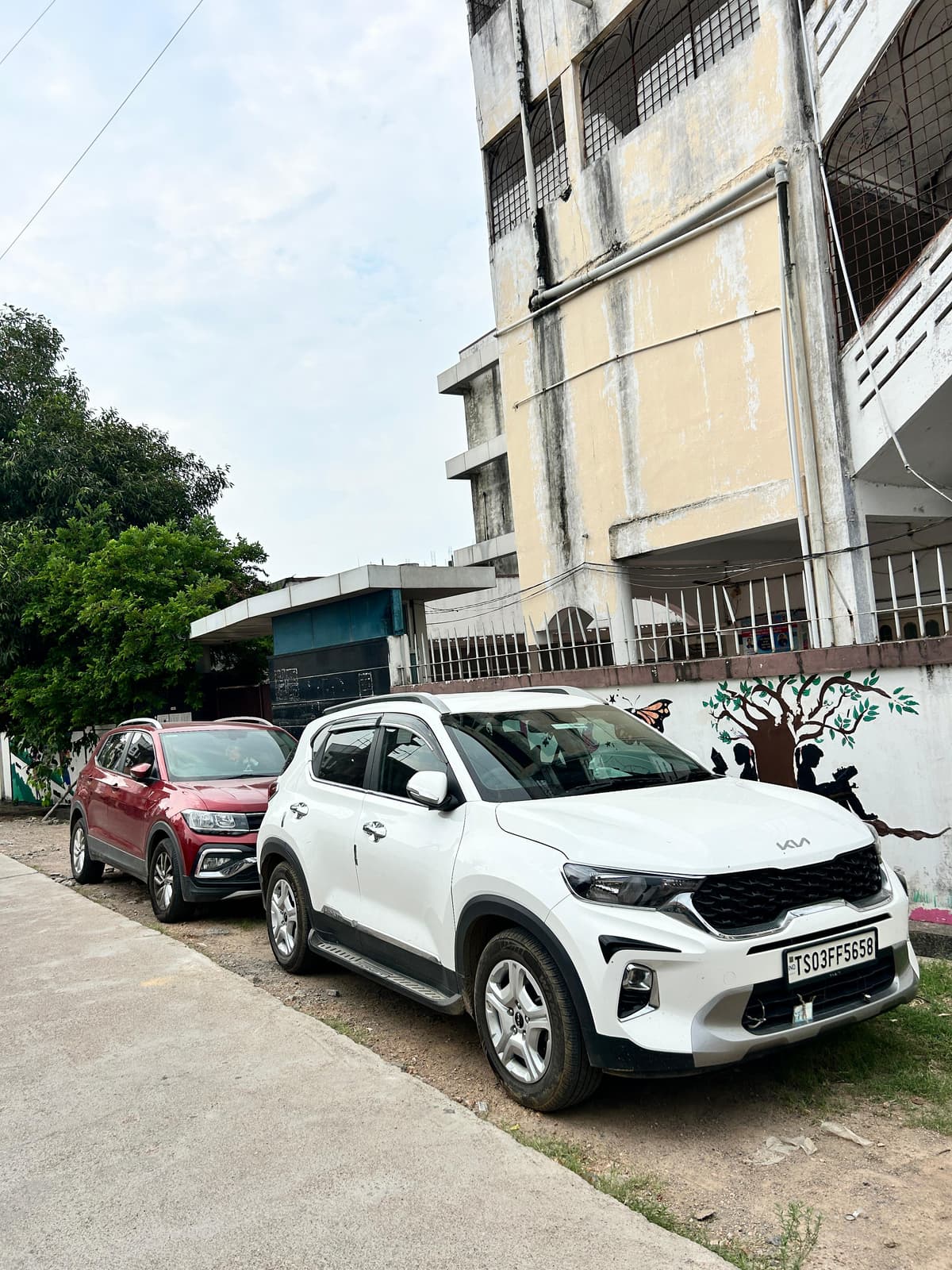 A photo of a Kia Sonet 2024 - White SUV.